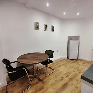 Apartment 3 Bed Flat Close To Liverpool St & Brick Lane, London