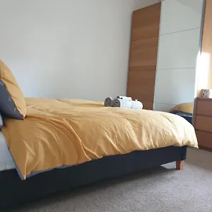Apartment Luxury 1-bed With Stunning Views Perfect For Short In, London