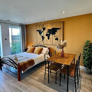 Apartment Cozy Flat With Balcony, London