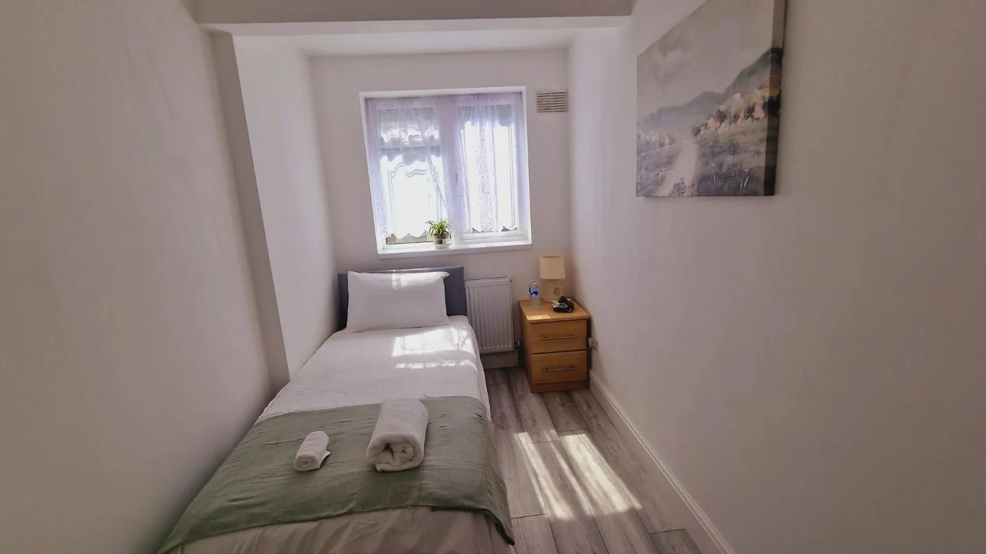 Modern 3 Bedroom Apartments - London Docklands