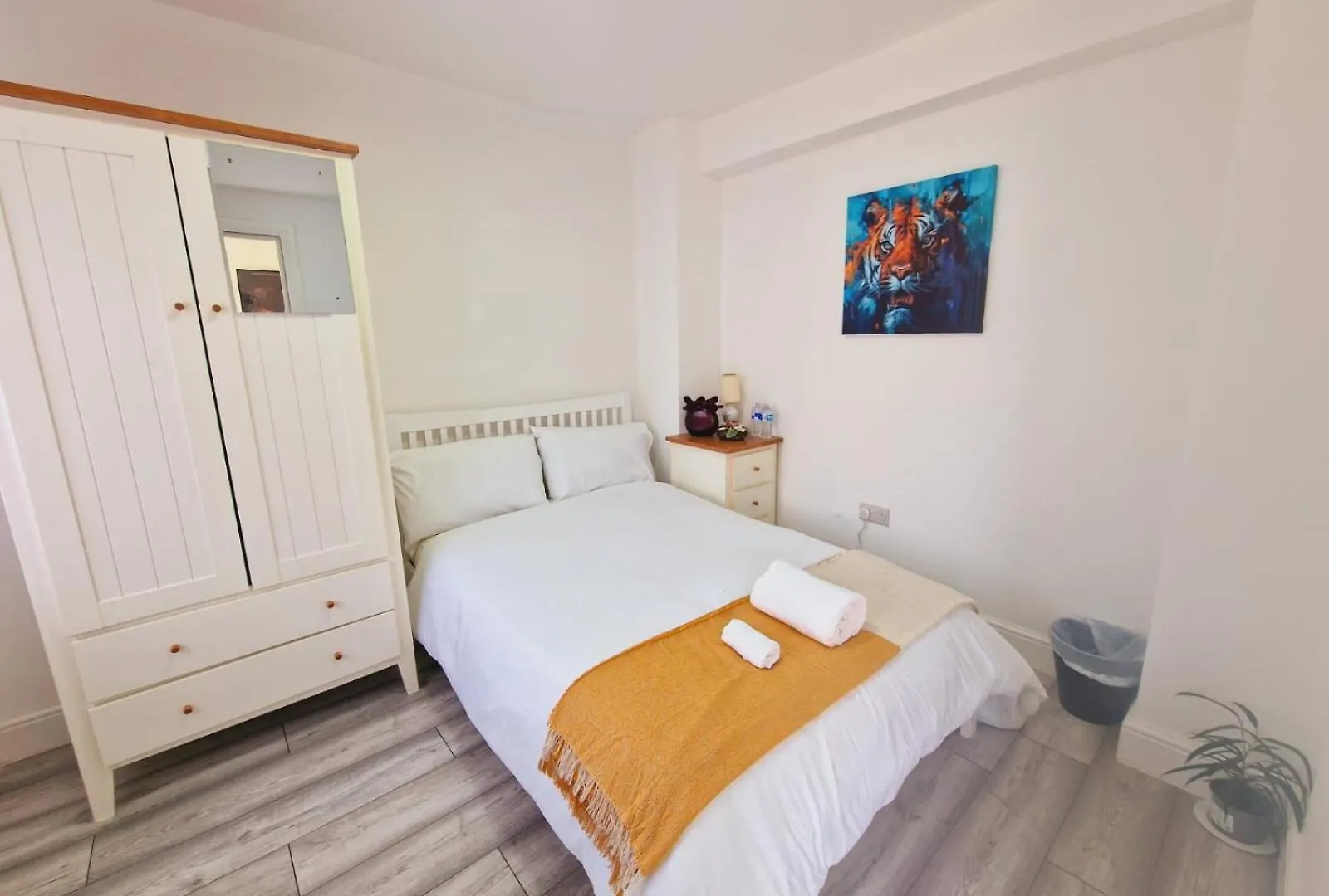 Modern 3 Bedroom Apartments - London Docklands United Kingdom